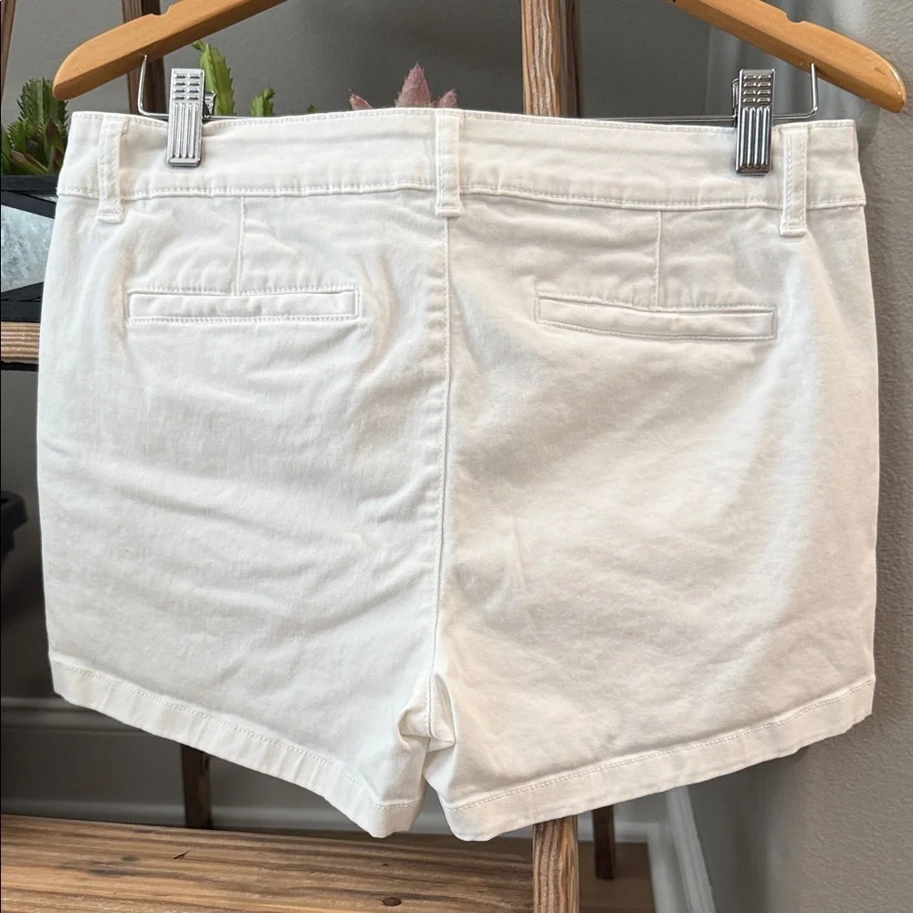 a.n.a White Mid-Rise Women's Twill Shorts - Picture 2 of 3